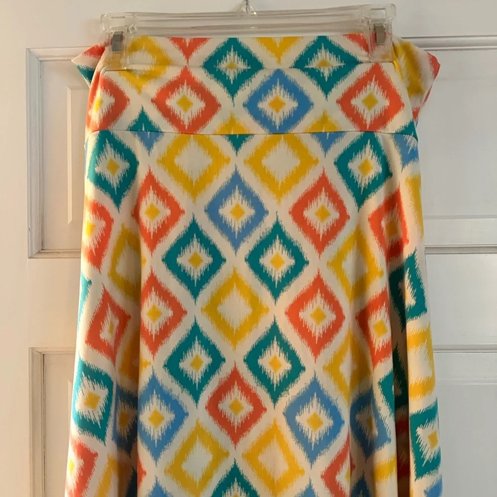 Colorful Geometric Patterned Skirt - Picture 2 of 5